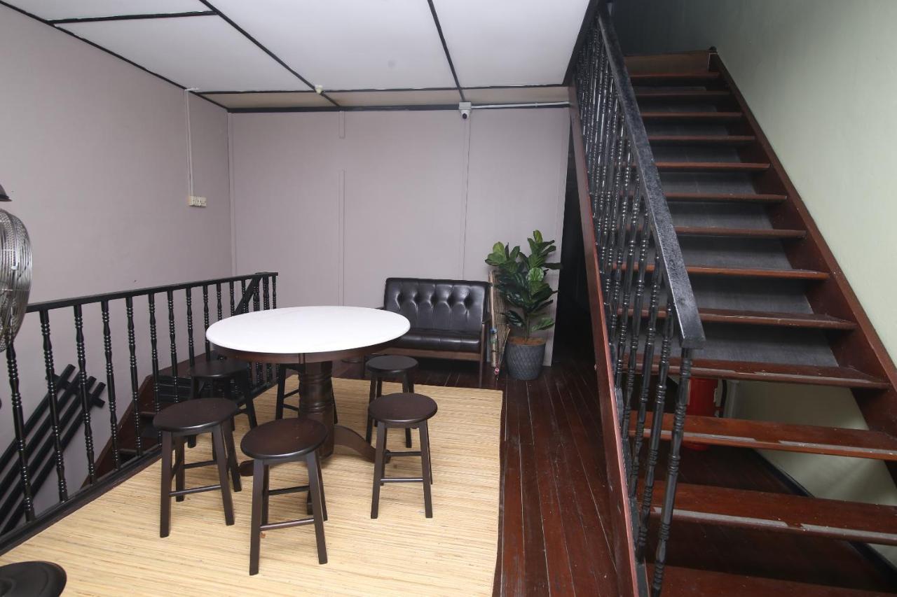 Spot On 90141 Threehouse Bed & Breakfast Kuching Dış mekan fotoğraf